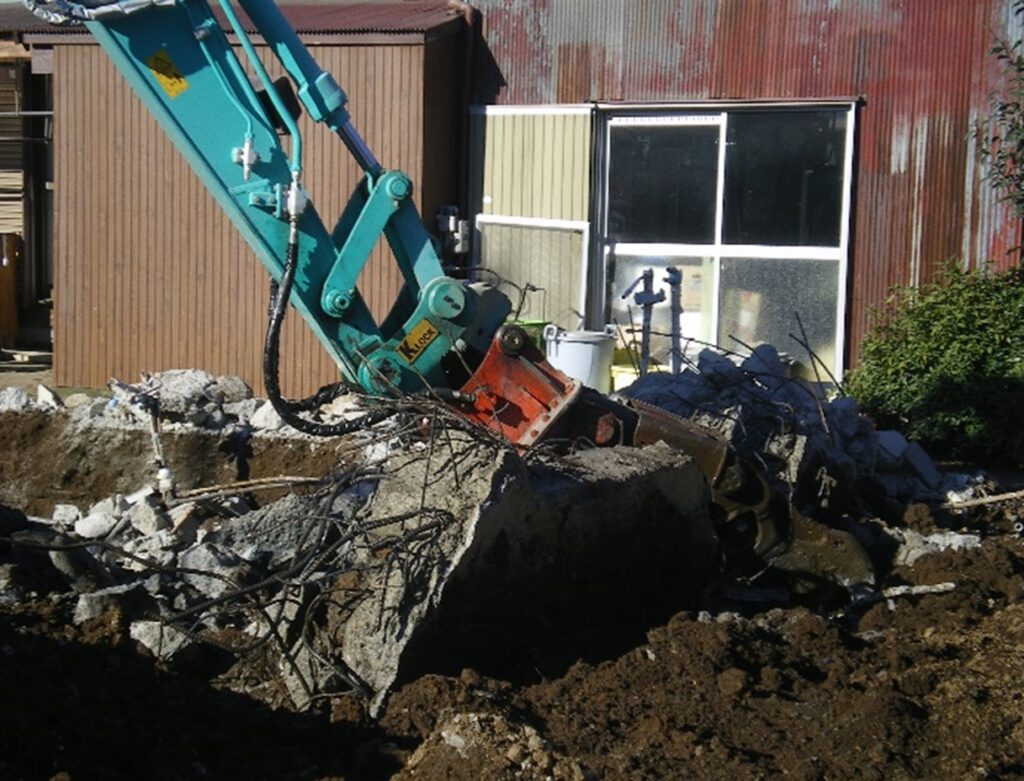 画像：土間基礎解体