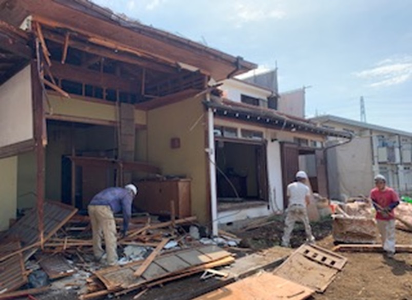 画像：廃棄物手選別