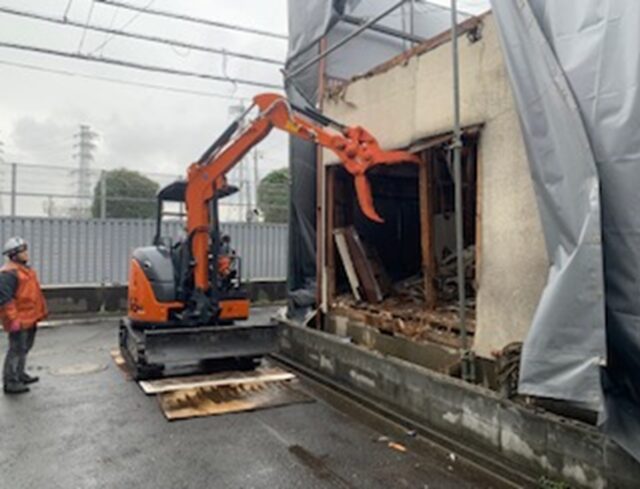 画像:木造2階建アパート解体工事