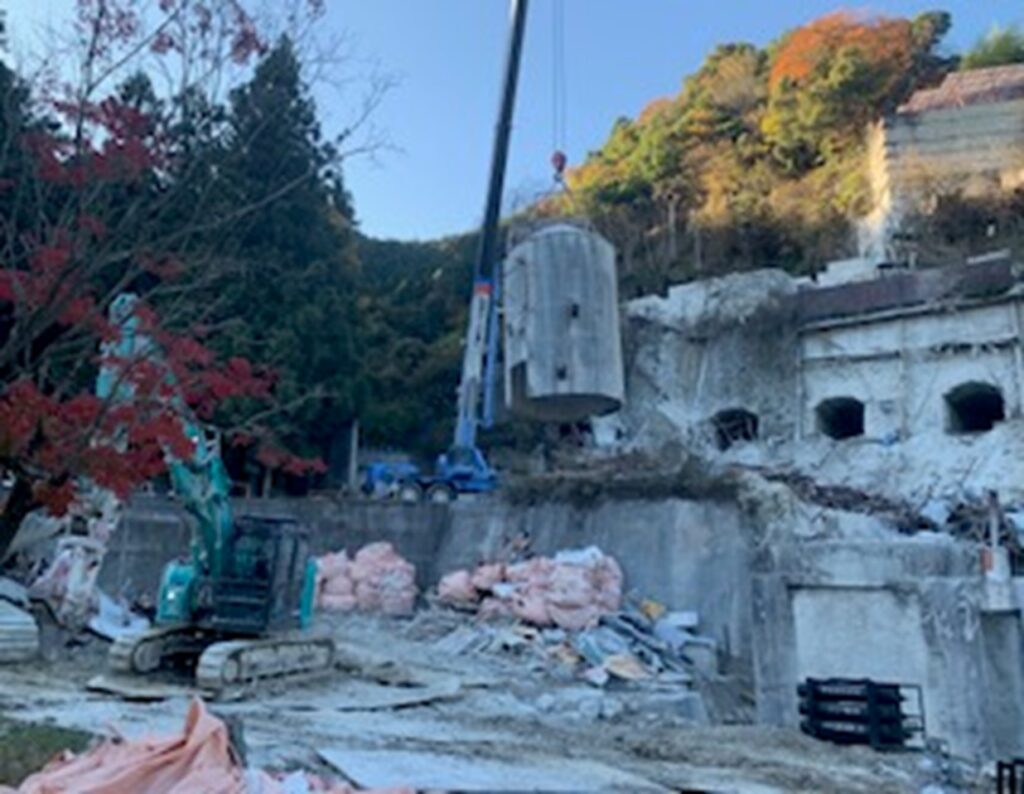 画像：石灰タンク撤去