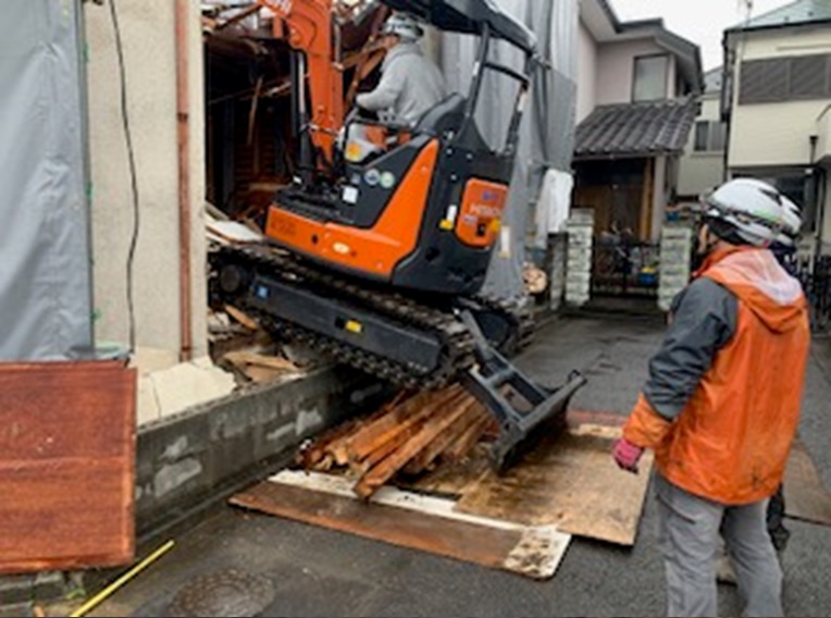 画像：重機搬入