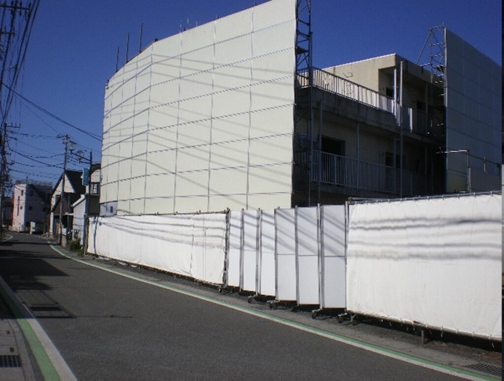 画像：仮囲い・防音パネル貼