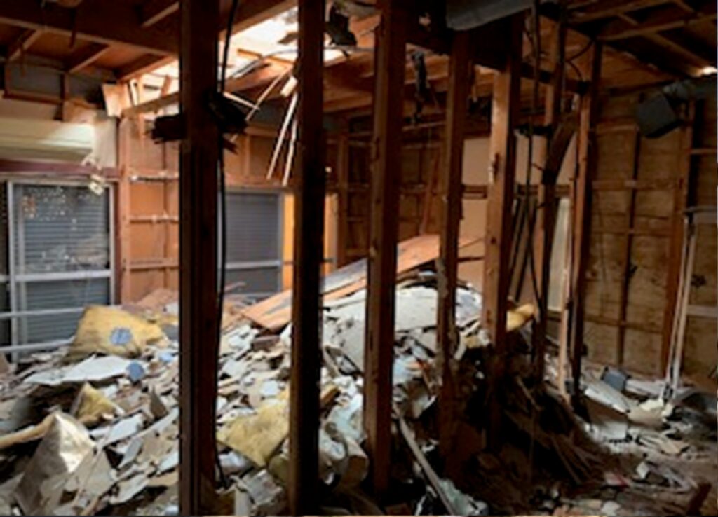 画像：内装材・附帯物撤去