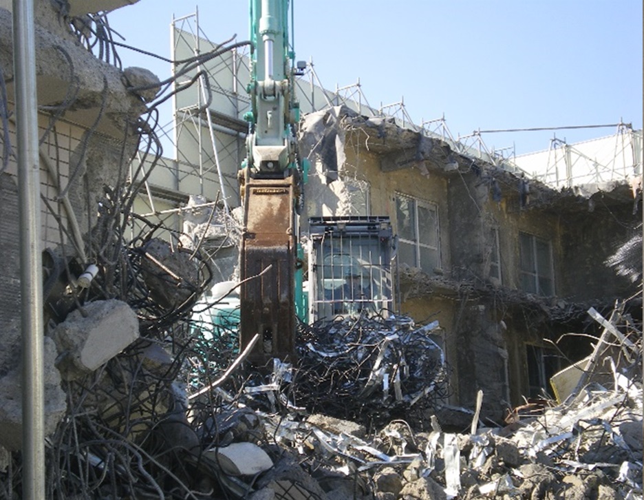 画像：重機躯体解体