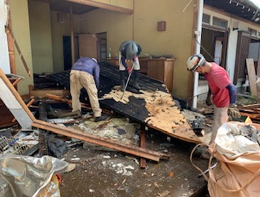 画像：軒天附帯物手選別