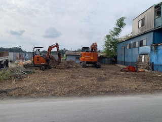 画像：伐採伐根作業