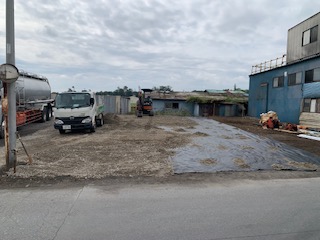 画像：防草シート・砕石敷き