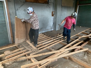 画像：内装材撤去