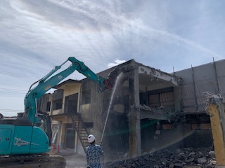 画像:RC造2階建倉庫解体工事