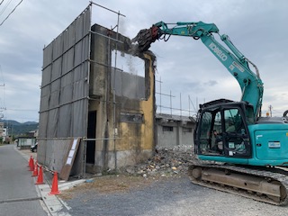 画像：重機躯体解体